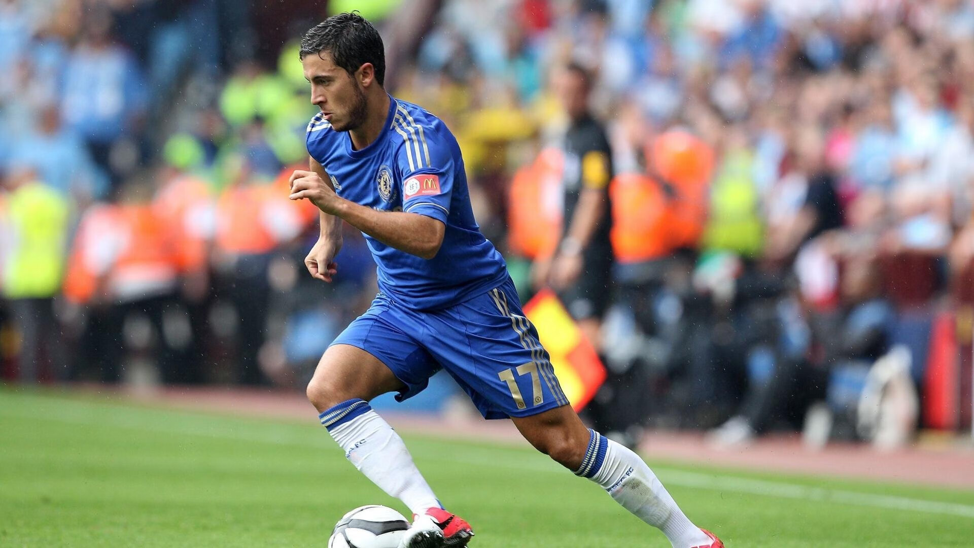 华体会app安装-田径赛道翻新工程确保赛事高质量进行，田径场改造